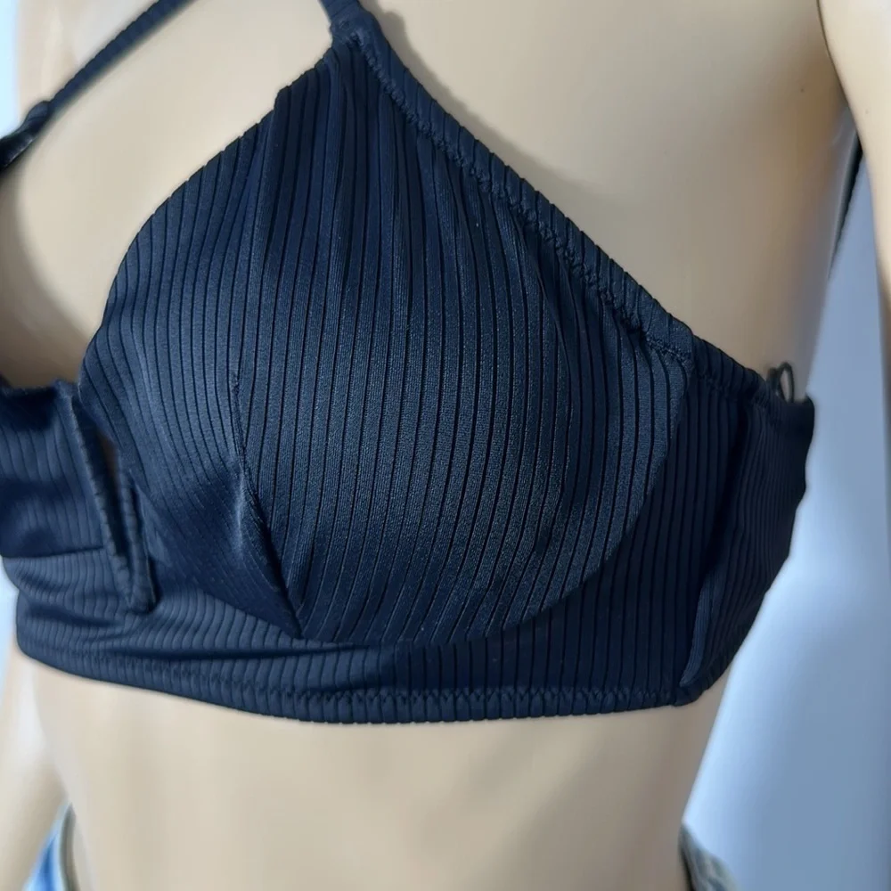 Shade & Shore Black Bikini Top Textured Under Wire (Z97RL9) - Picture 2 of 3